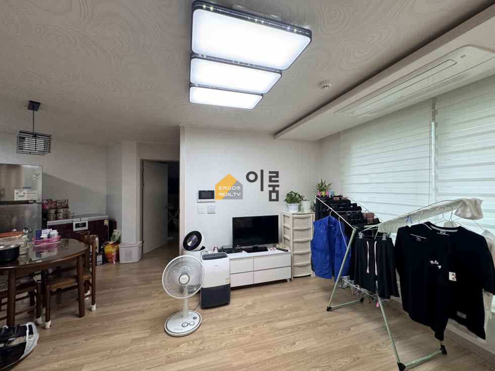 서울 광진구 중곡동 127-15 [5층 쓰리룸매매] 매가 6억7000관5 / 중곡동,대출,주차,협의후입주,에어컨2대,방3화2 매매 매물번호 14306 사진 1